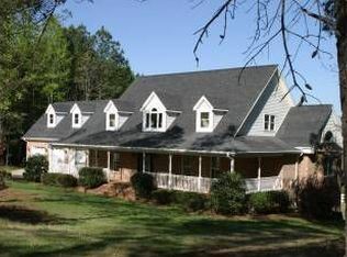 487 Carolina Dr, Toccoa, GA 30577