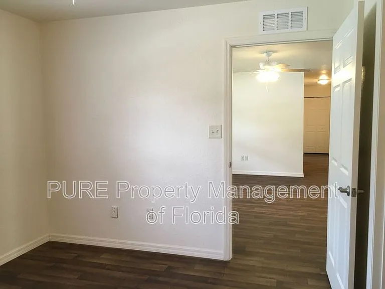 4700 NE 22nd Ave — Photo 10