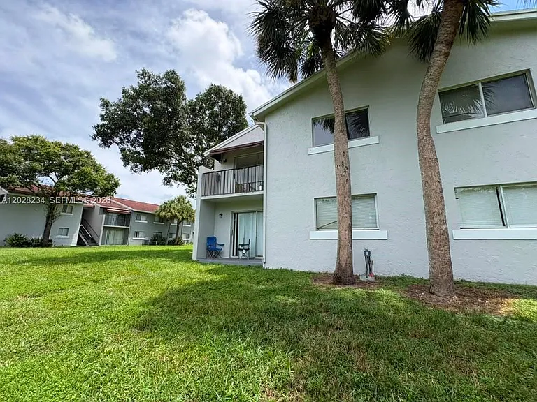 1141 Lake Victoria Dr #F — Photo 23