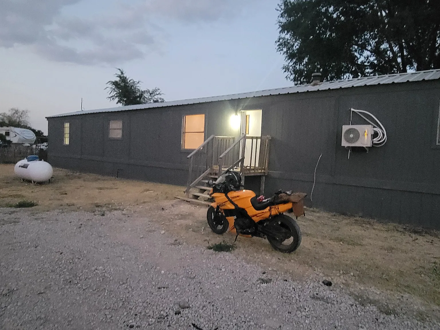 3 bed, 900 sqft, $1,025 — Photo 3