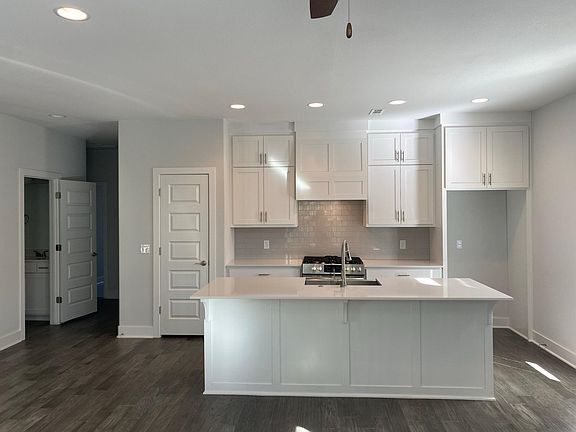 3rd image of 2351 Amherst Aly