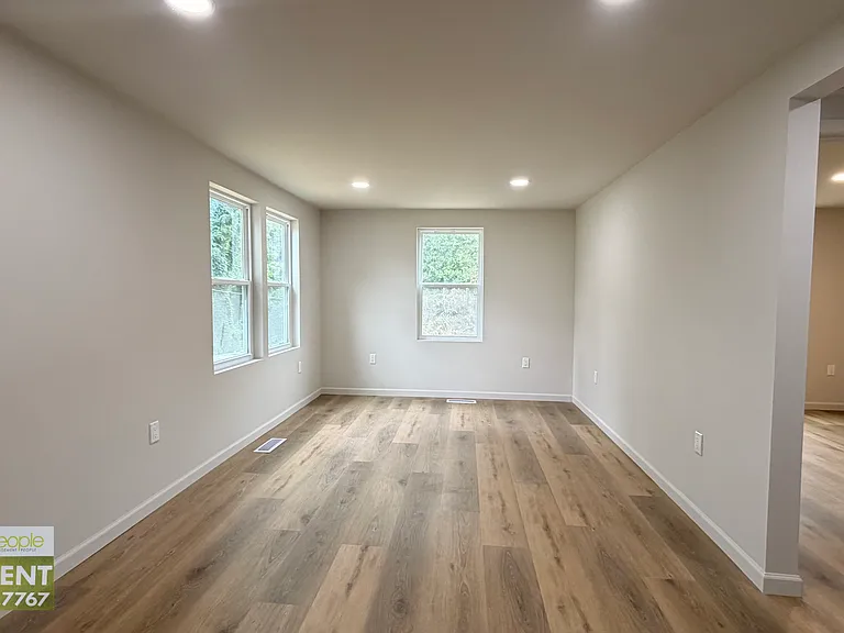114 Couch St — Photo 2