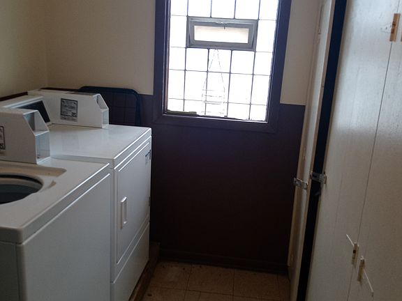 4th image of 1020 E 150th Pl #1EE