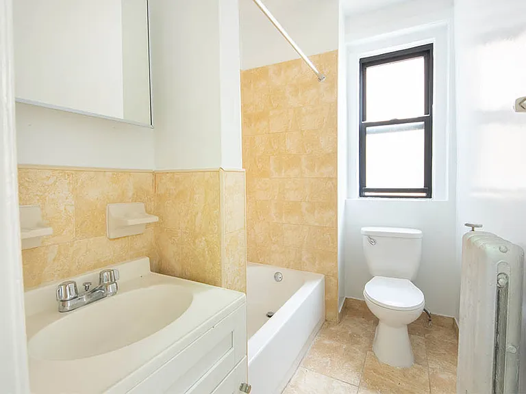 106 S Harrison St — Photo 7