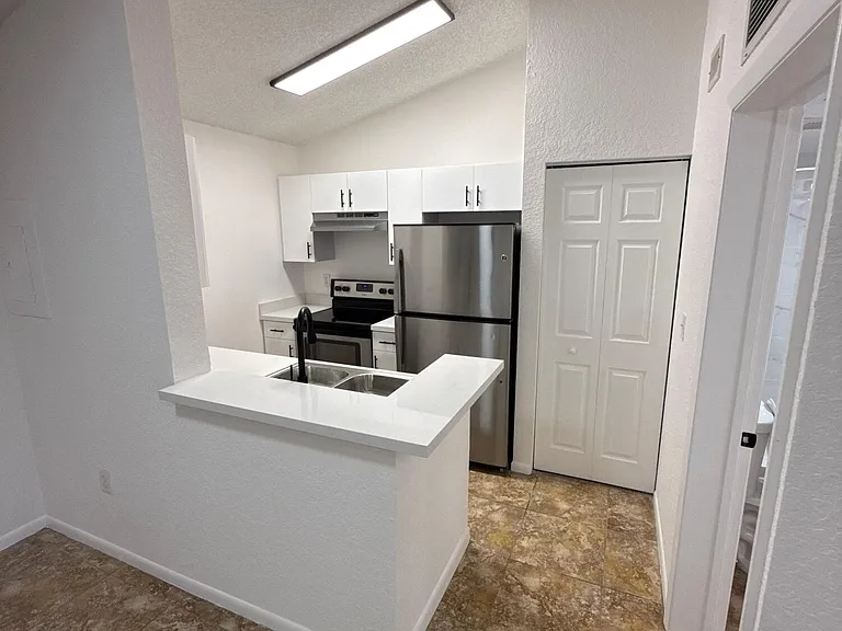 2851 N Oakland Forest Dr #307 — Photo 8