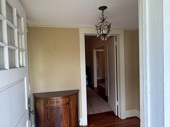 2nd image of 815 School St