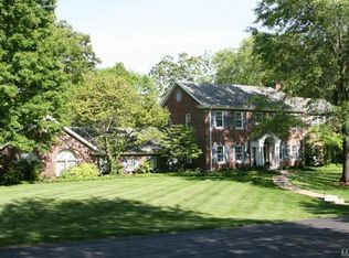 24 Dromara Rd, Saint Louis, MO 63124