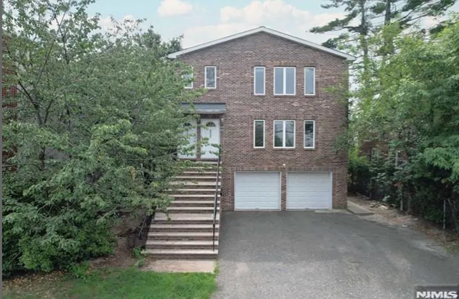 3 bed, $3,400 — Photo 1
