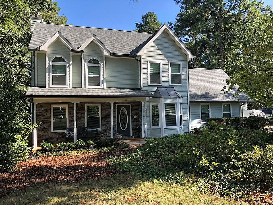 2nd image of 590 Woodrow Dr