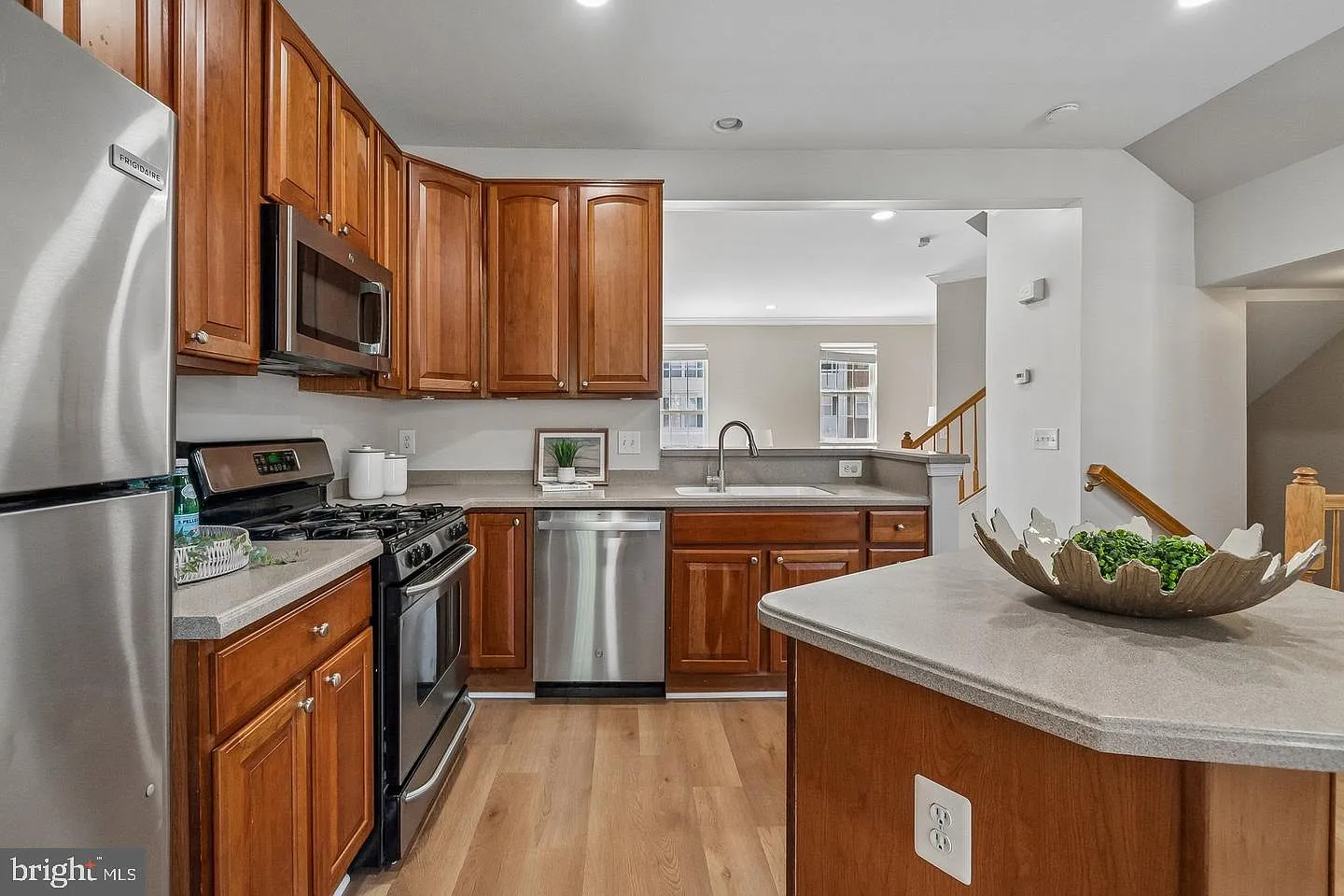 3 bed, 2.5 bath, 2110 sqft, $3,200 — Photo 4