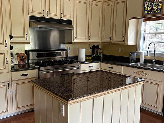 4th image of 16 Pioneer Cir
