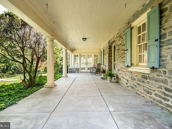 5th image of 126 Edgewood Rd