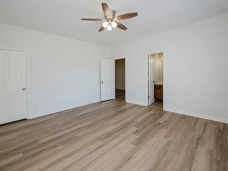 4570 Haley St — Photo 9