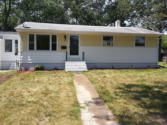 4th image of 95 Burbank Dr