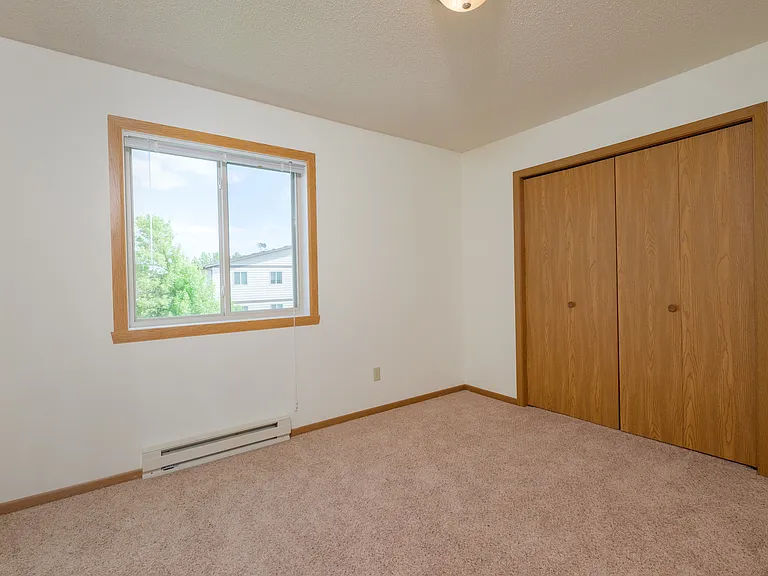 Fargo, ND Oak Court Apartments | Bedroom