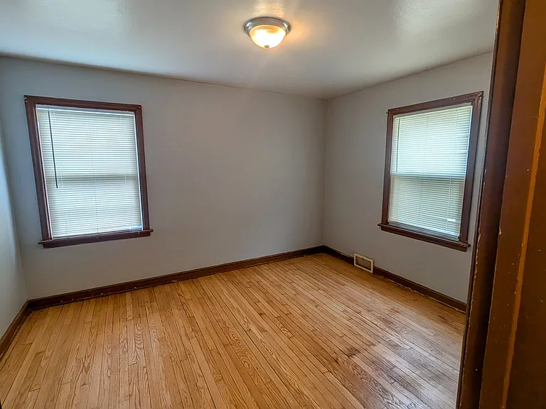 2915 W Capitol Dr #2 — Photo 4
