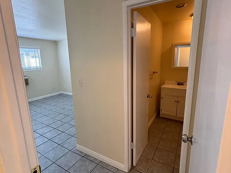 11751 Hart St — Photo 14
