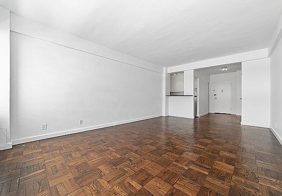 3rd image of 210 E 58th St APT 8D