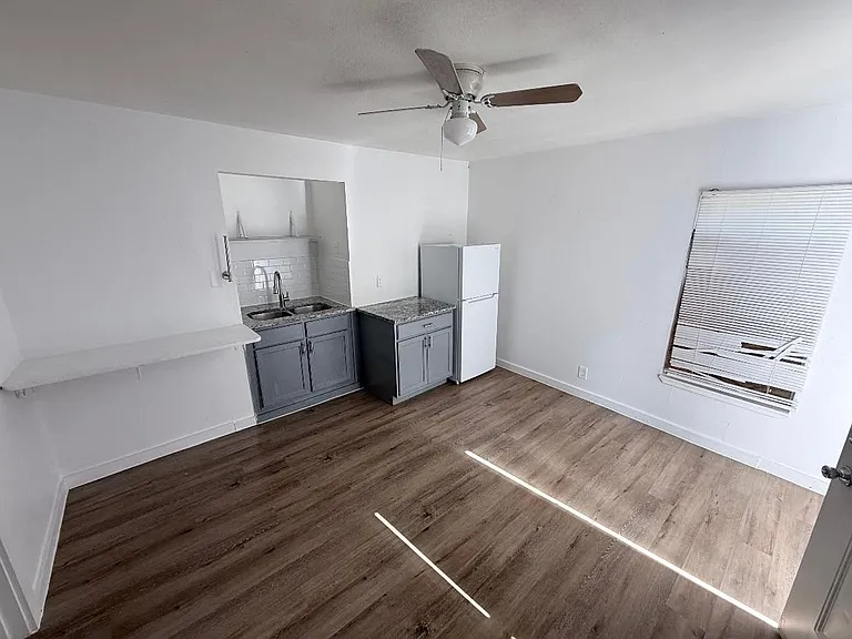 397 Wills Point St — Photo 7