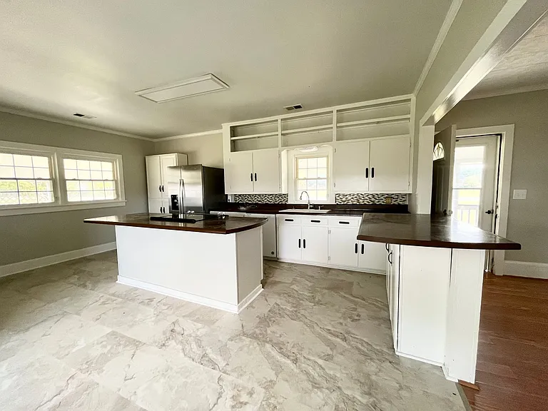 784 Sandy Hook Rd — Photo 9