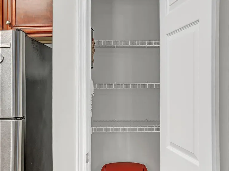 114 Creighton Ln — Photo 16