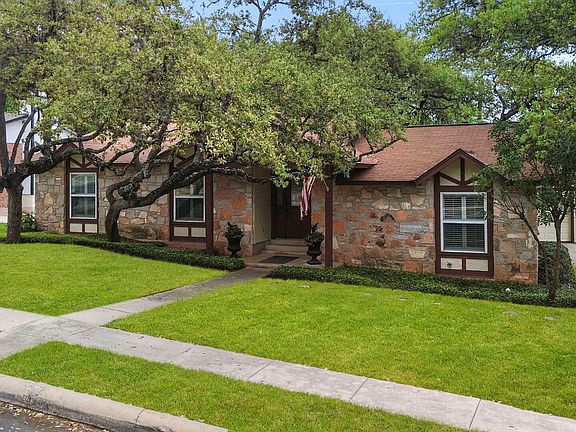 2nd image of 2526 Wilderness Hill
