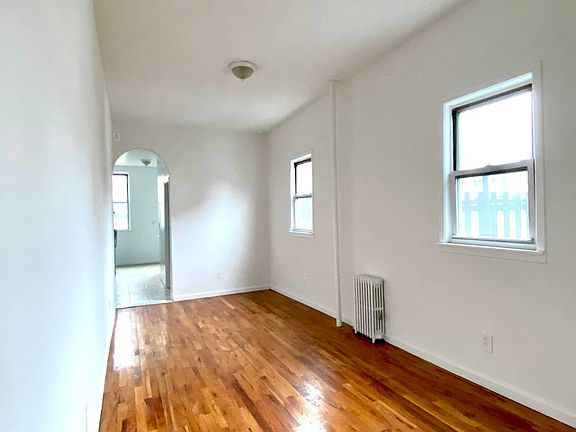 5th image of 11-12 47th Ave #2R