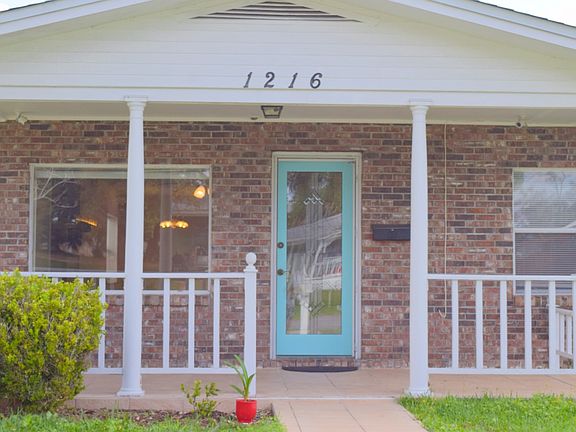 Shady porch, bay breezes