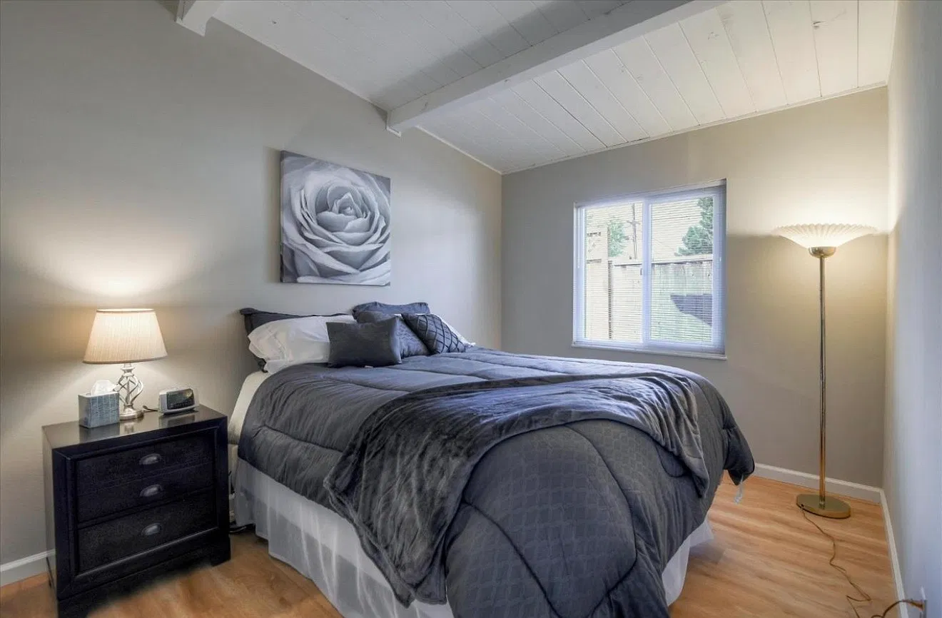 3 bed, 1250 sqft, $4,300 — Photo 1