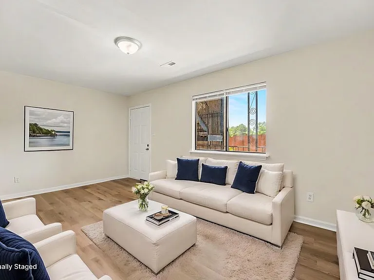 1309 Hudson Ave #C13 — Photo 4