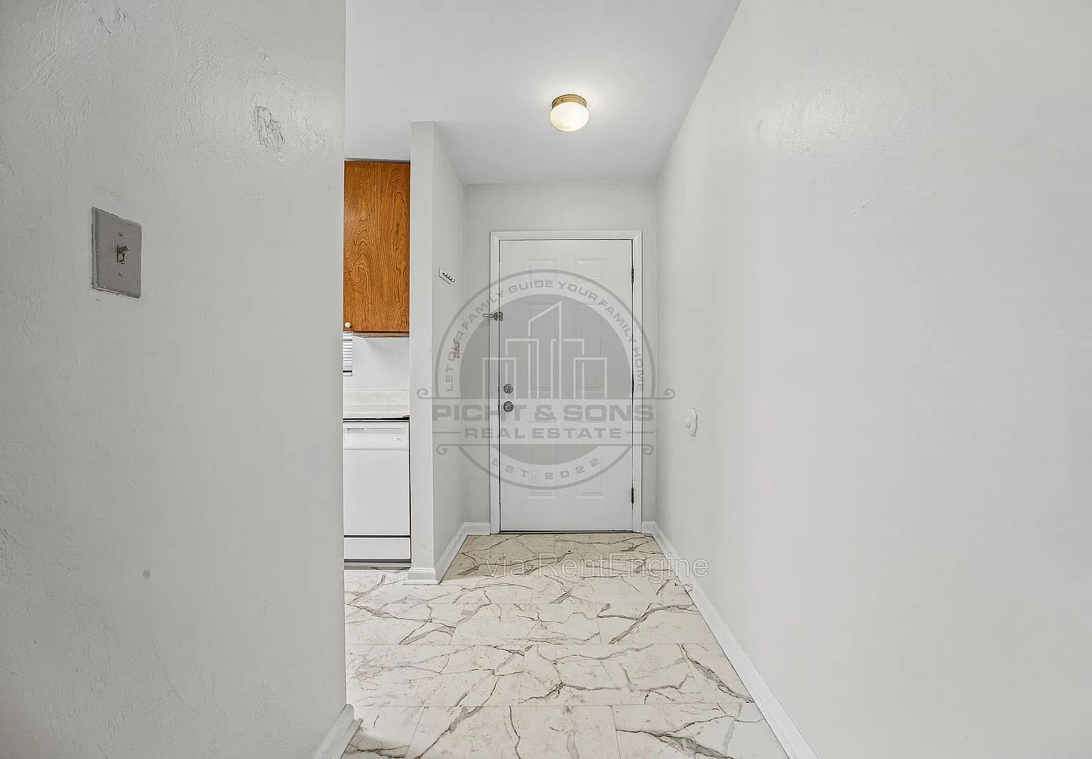 2 bed, 1.0 bath, 900 sqft, $1,200 — Photo 2