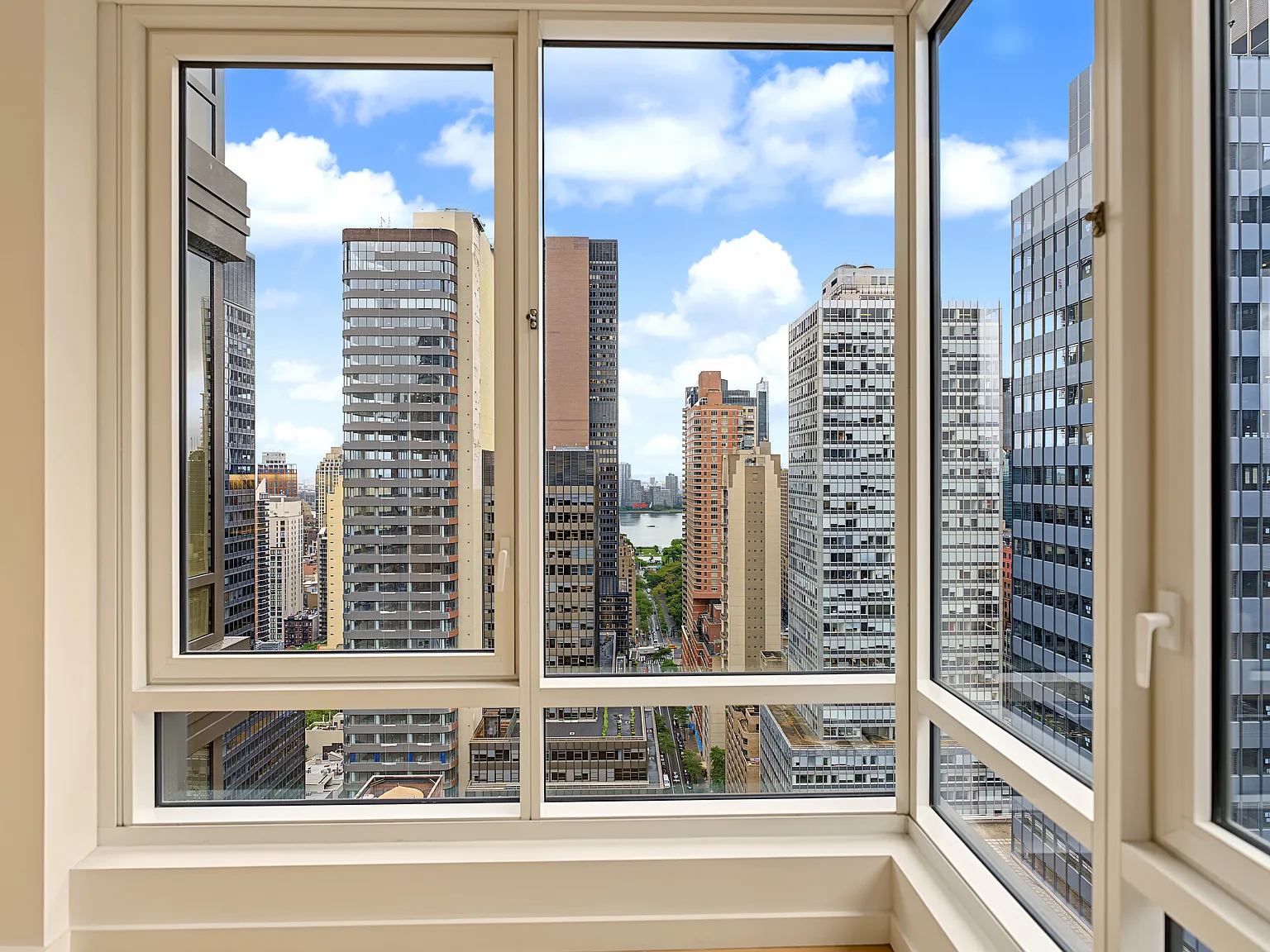 135 East 47th Street — Photo 4