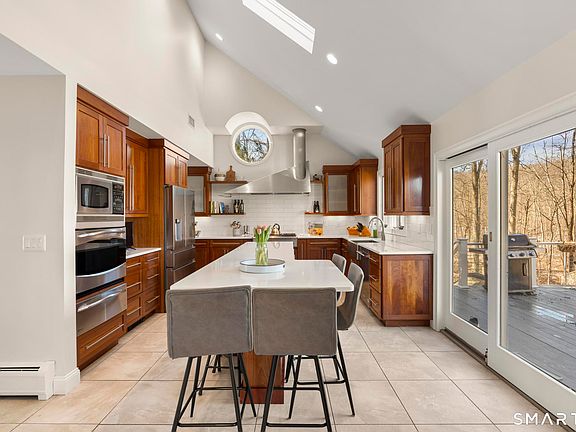 5th image of 19 Mine Hill Road