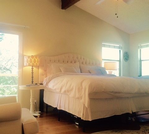 Large master up with room for an in home office or media are