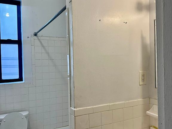 4th image of 1235 Morris Ave APT 6G