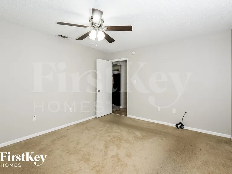 1061 Sally St SE — Photo 9