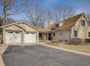 11 Fairoaks Ln, Smithtown, NY 11787