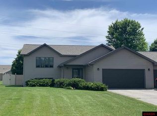 343 Cardinal Dr, Mankato, MN 56001