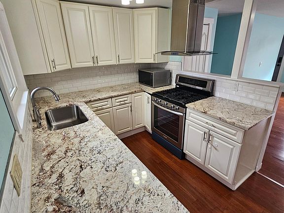 3rd image of 20625 NE 76th Pl