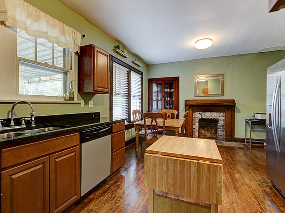 5th image of 2614 Barton St