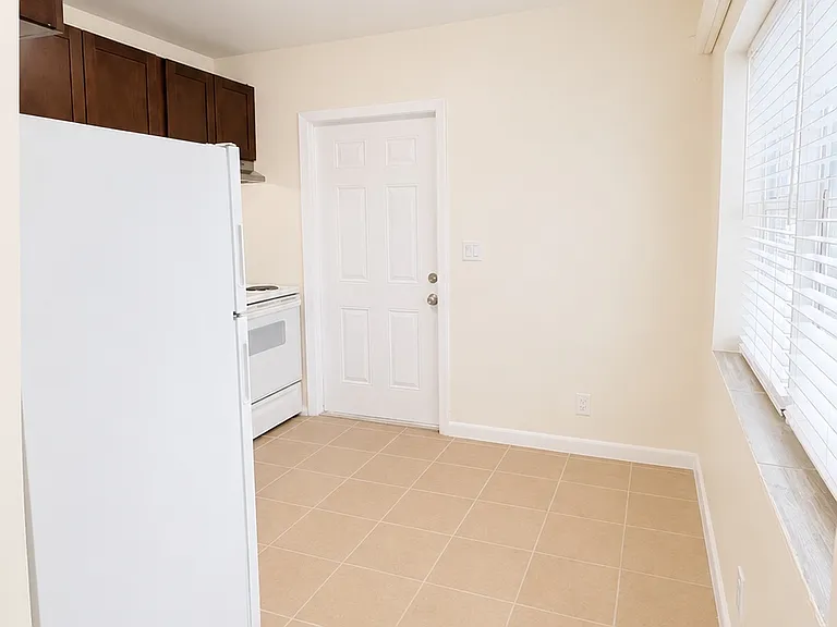 2122 NW 7th Ct #3 — Photo 6