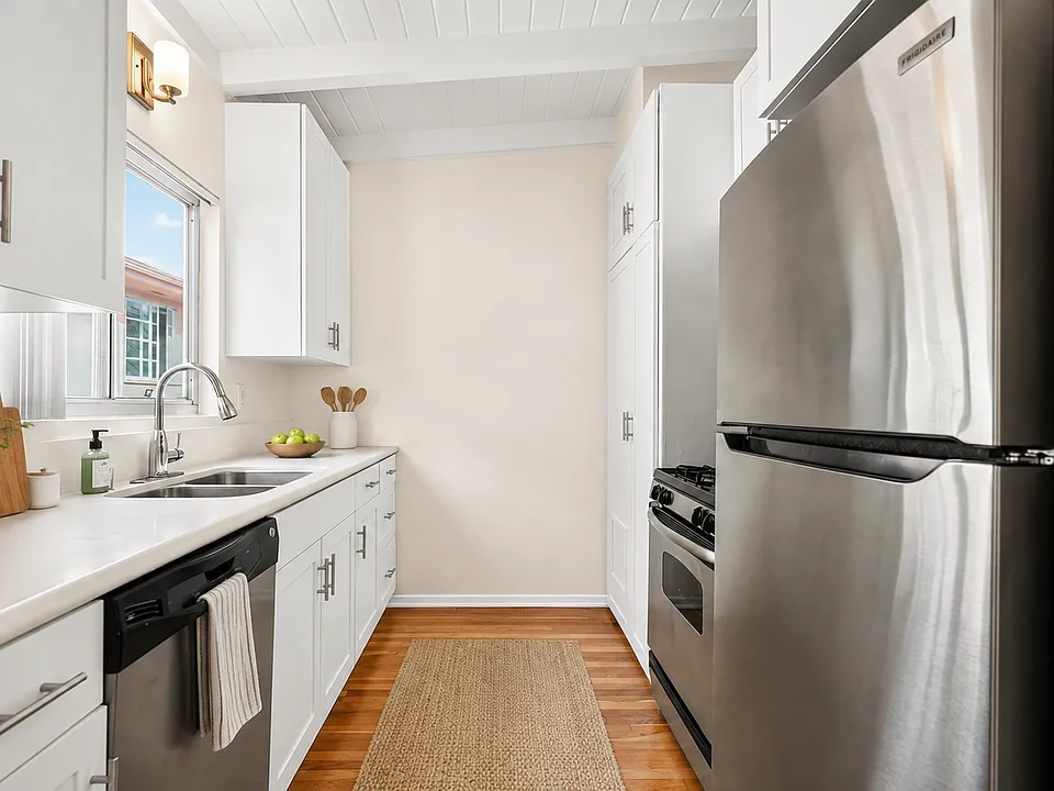 608 San Vicente Blvd