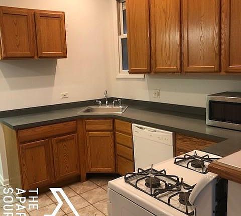 3rd image of 1951 N Dayton St #1F
