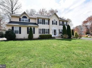 2 Candlewood Dr, Mantua, NJ 08051