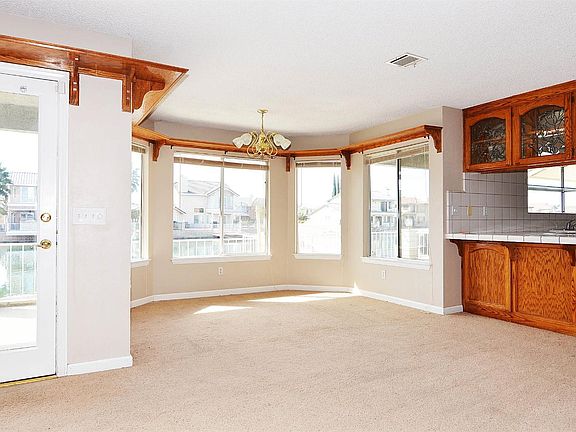 5th image of 18255 Lakeview Dr