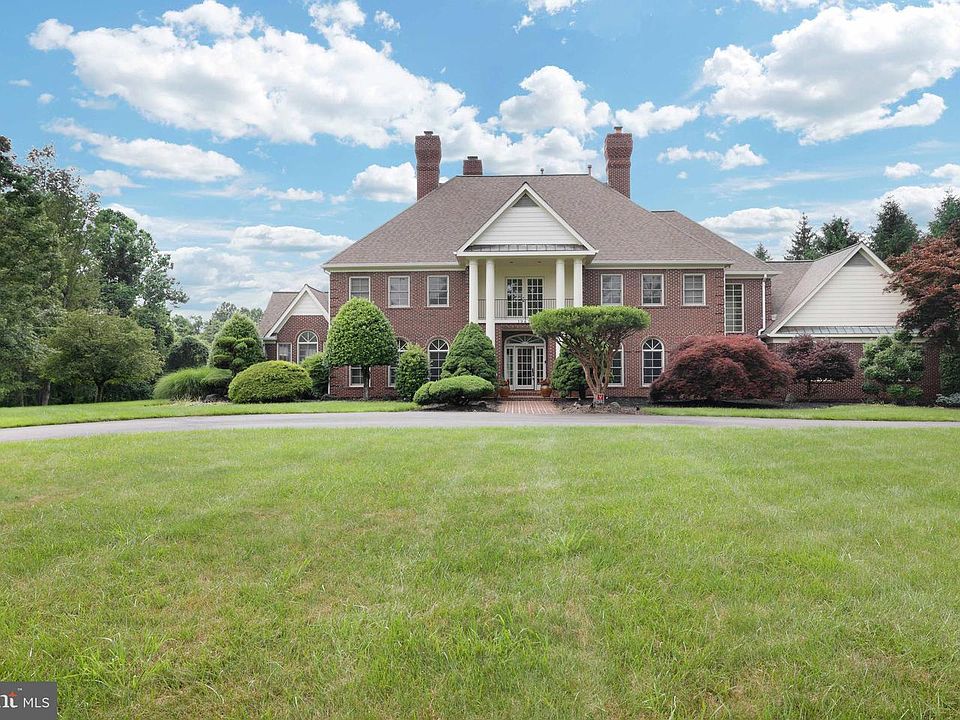 1st image of 19416 Brookeville Lakes Ct