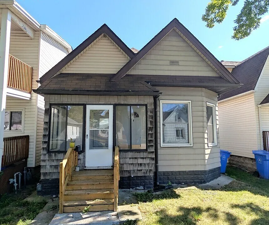 390 McEwan Ave