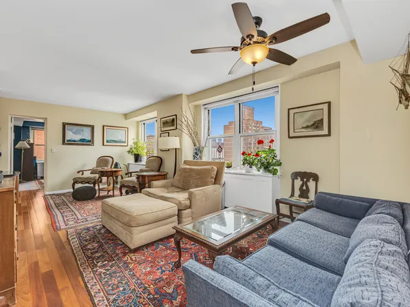 305 East 24th Street image 4 of 27