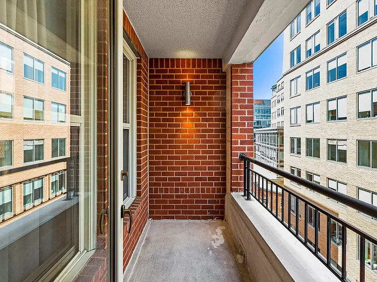 915 E St NE #1002 — Photo 12