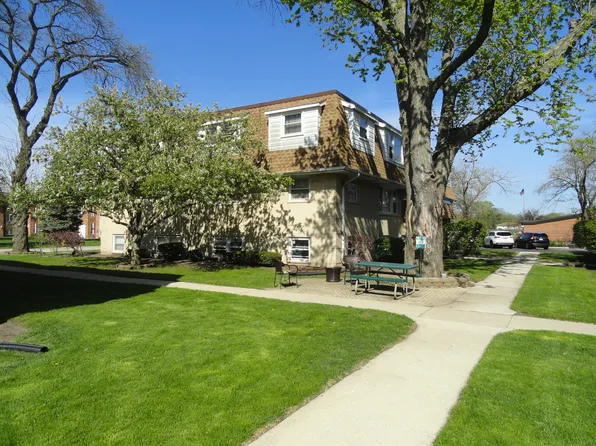9907 W 58th St APT 1, Countryside, IL 60525